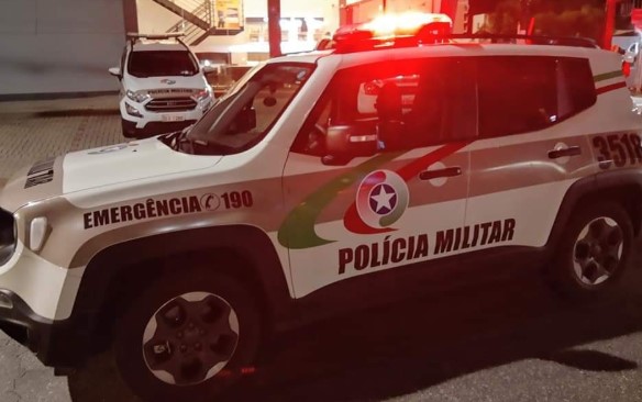 Dois homens são encaminhados à delegacia após suspeita de extorsão