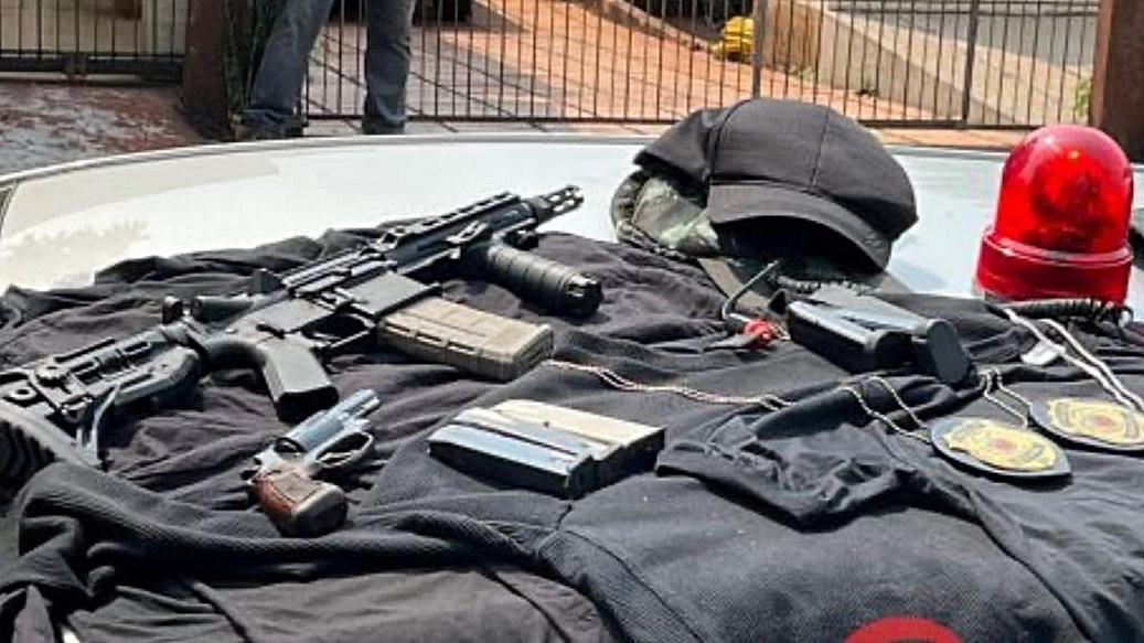 Polícia Civil detém duas pessoas com arsenal de armas após investigação