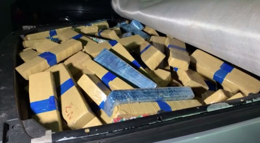 Picape com quase 400 quilos de maconha é apreendida pela PRF na BR 277, em Cascavel