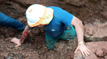 Trabalhador fica parcialmente soterrado durante obra