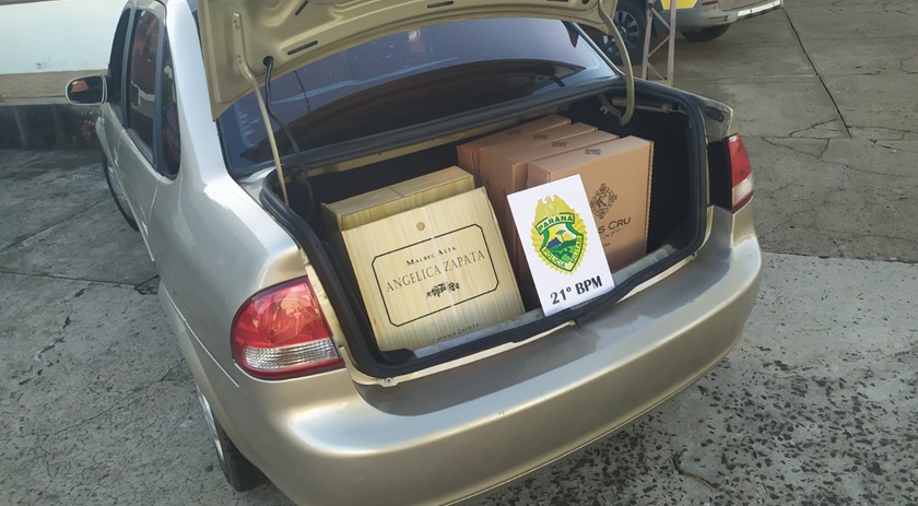 Automóvel é apreendido com 48 garrafas de vinhos descaminhados
