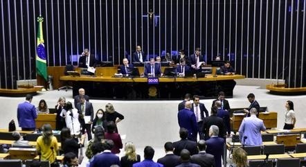 Deputados aprovam texto-base da regulamentação da reforma tributária