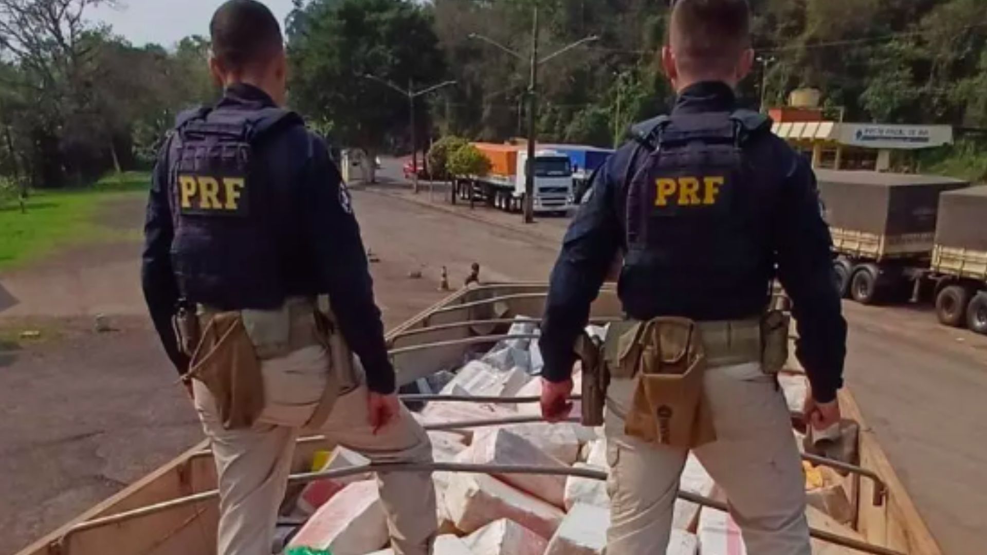 PRF flagra catarinense transportando quase 5 toneladas de maconha em Iraí