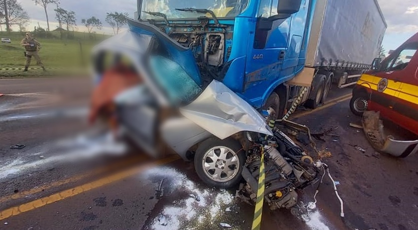 Três pessoas morrem em grave acidente