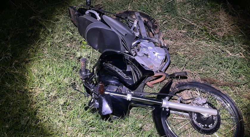 Condutor de motocicleta fica ferido ao cair na linha São José