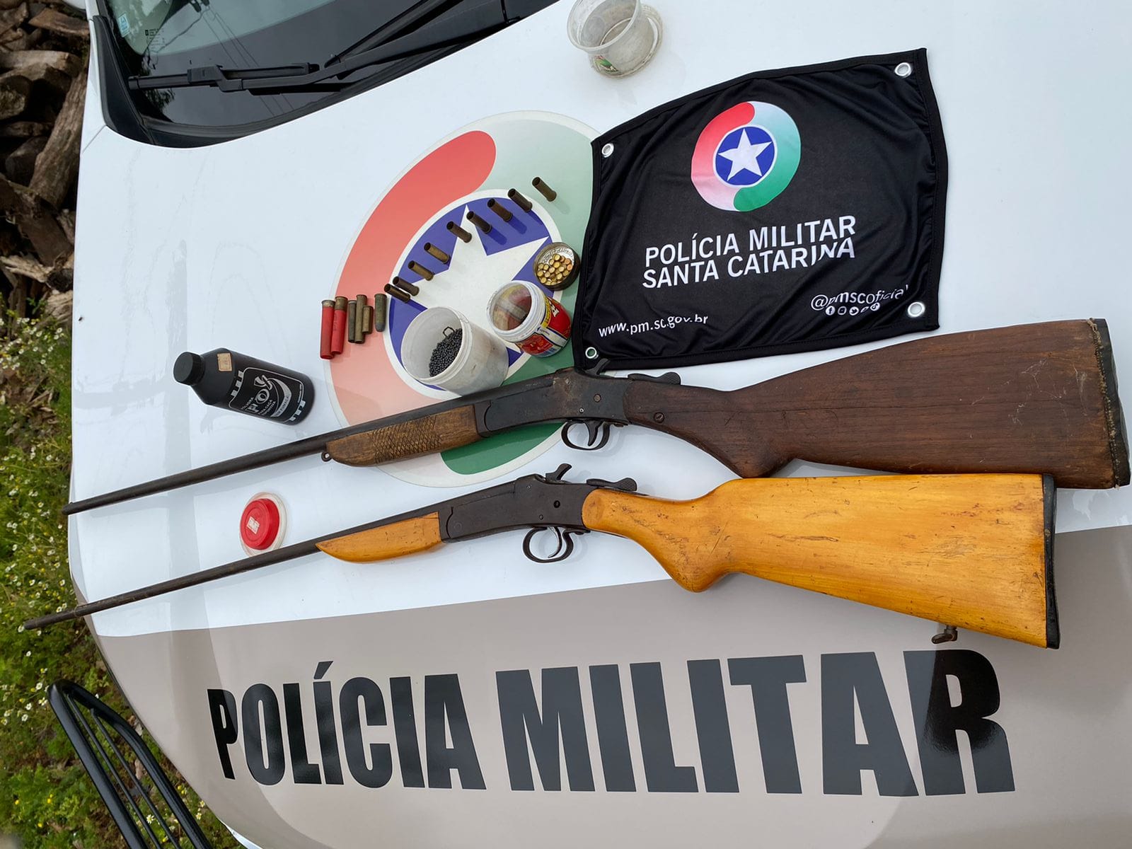 Polícia Militar apreende armas de fogo em ocorrência de ameaça familiar