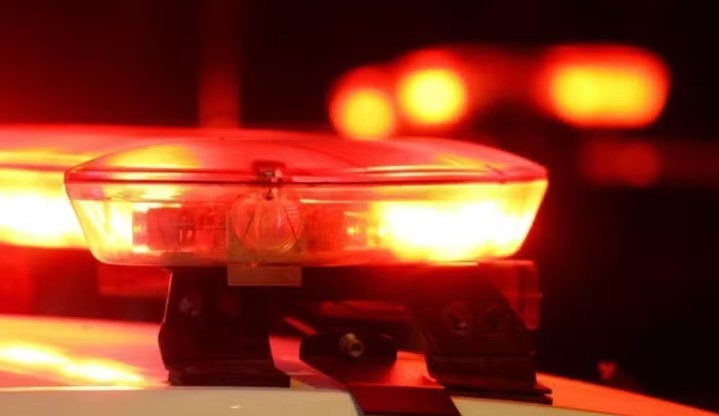 Mulher é morta a facadas dentro de casa; companheiro é preso por feminicídio