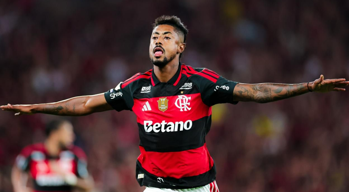 Flamengo vence o Vitória com golaços e reduz distância para a liderança