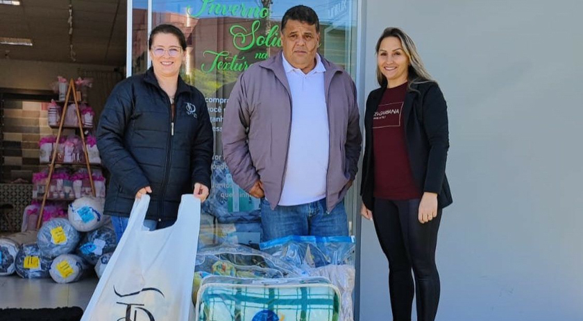 Empresa Textura Decorações destina cobertores para a Secretaria de Assistência Social do município