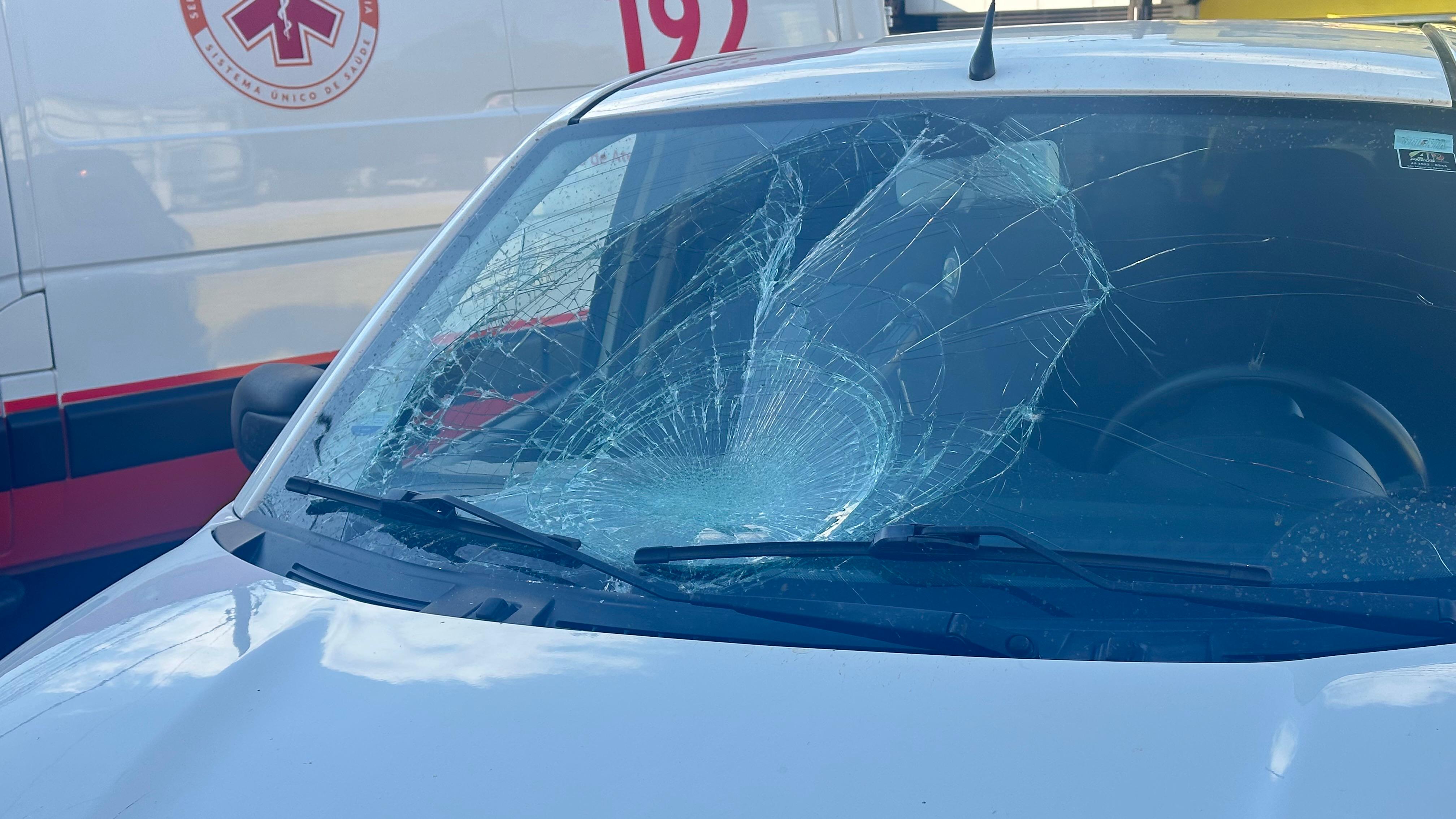 Ciclista fica ferido após ser atingido por veículo na Rua 15 de Novembro