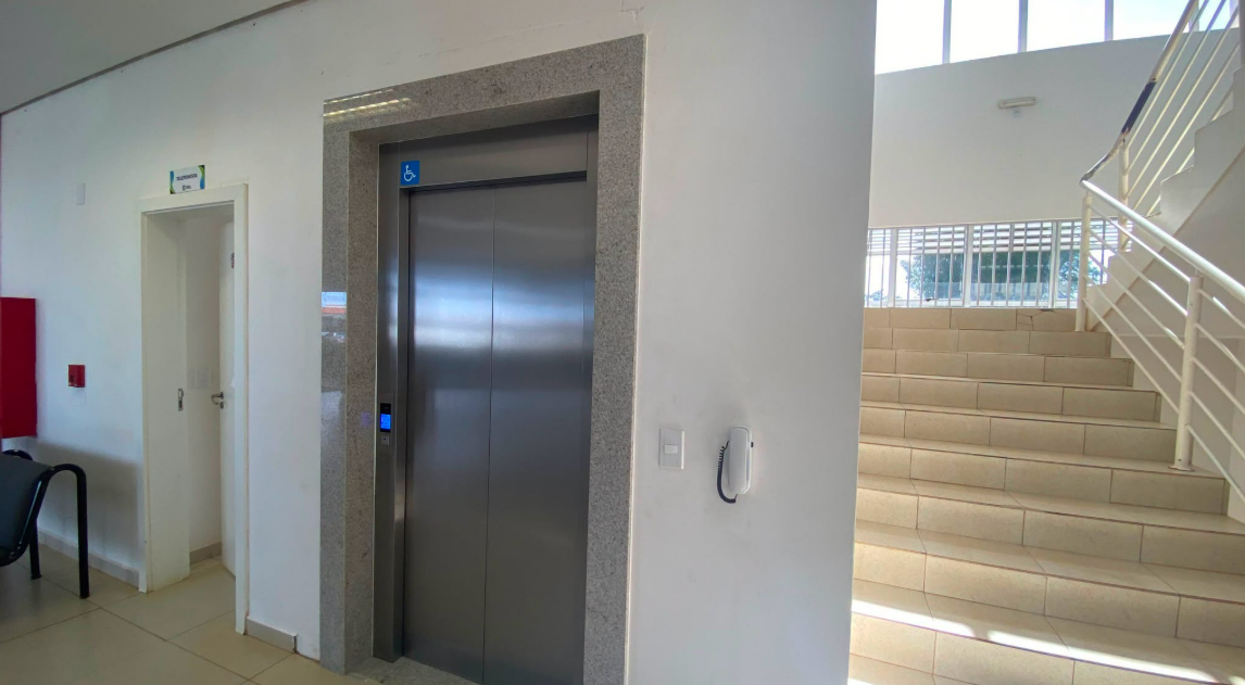 Prefeitura instala elevador e amplia acessibilidade na sede administrativa
