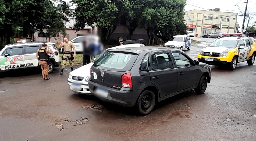 Colisão entre dois automóveis mobiliza Polícia e Corpo de Bombeiros