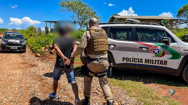 Homem é preso após agredir companheira com foice e pedradas no interior
