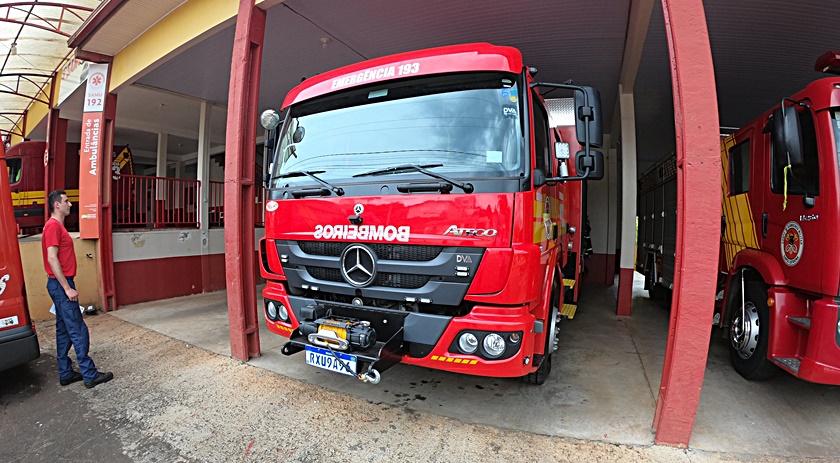 Corpo de Bombeiros recebe novo caminhão através do programa SC Mais Segura