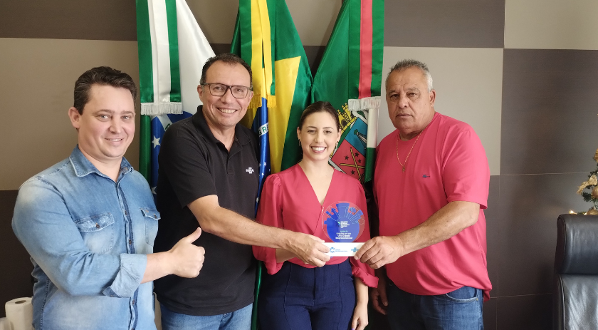 Administração recebe troféu de Cidade Empreendedora