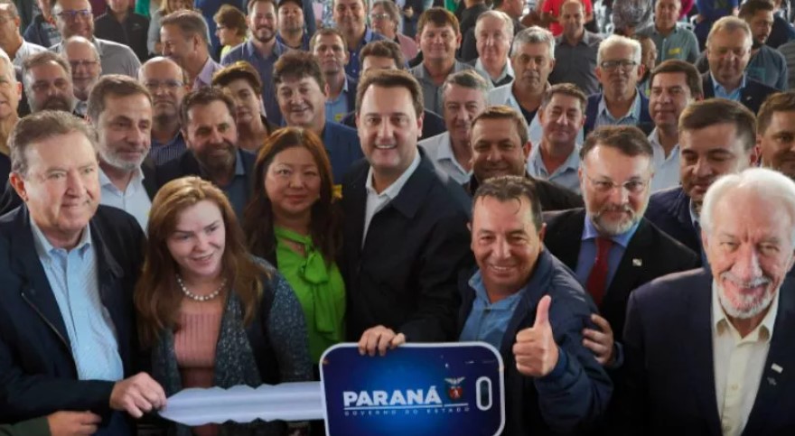 Governador entrega 128 ônibus escolares e 45 novas viaturas para as forças de segurança pública