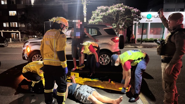 Motociclista invade contramão e colide de frente com carro na rua Marcílio Dias