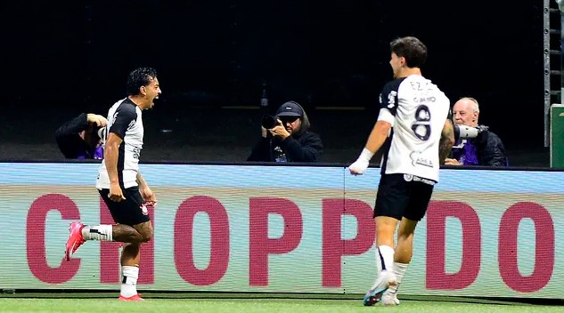 Corinthians dá show, derrota o Palmeiras no Allianz e avança na Copa do Brasil