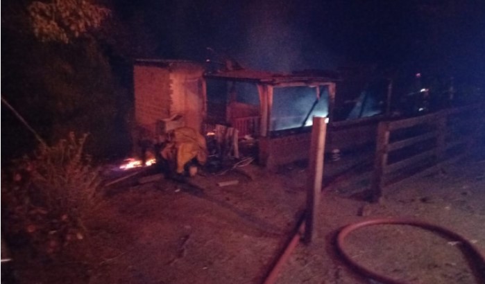 Incêndio consome residência no interior de Riqueza