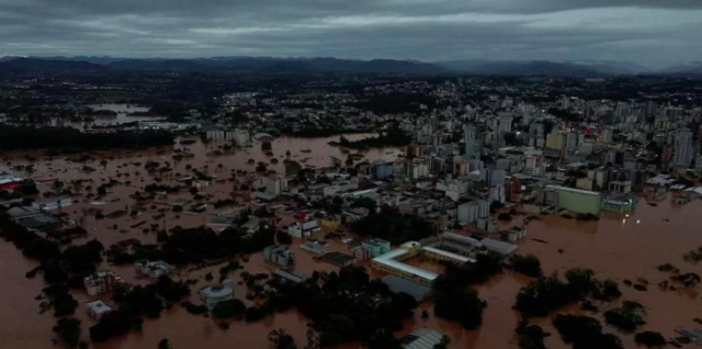 Chuva forte persiste nesta sexta-feira e pode elevar nível dos rios no RS