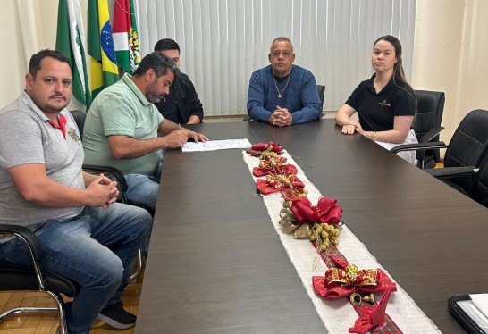 Ordem de Serviço autoriza construção de galpão comunitário em Siqueira Belo