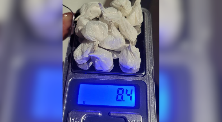 Jovem é preso por tráfico de drogas no Jardim Imperador