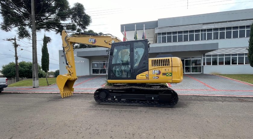 Município recebe primeira máquina do pacote de R$ 3,5 milhões destinado pelo Governo de SC