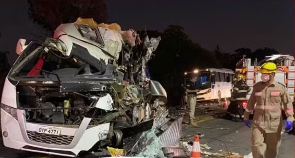 Acidente com ônibus de estudantes da UFPA deixa 5 mortos em GO, diz PRF