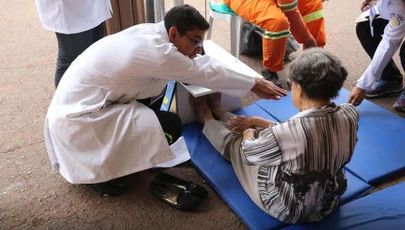 Exercícios podem prevenir quedas em idosos e melhorar recuperação