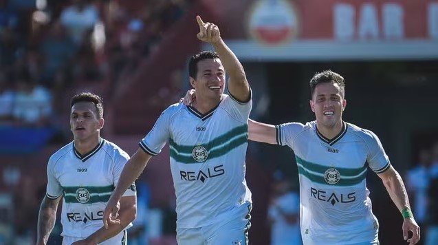 Coritiba vence o Cianorte com direito a gol de letra de Leandro Damião e fica perto da semifinal no Paranaense