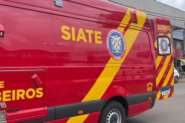 Homem fica ferido em colisão entre carro e motocicleta