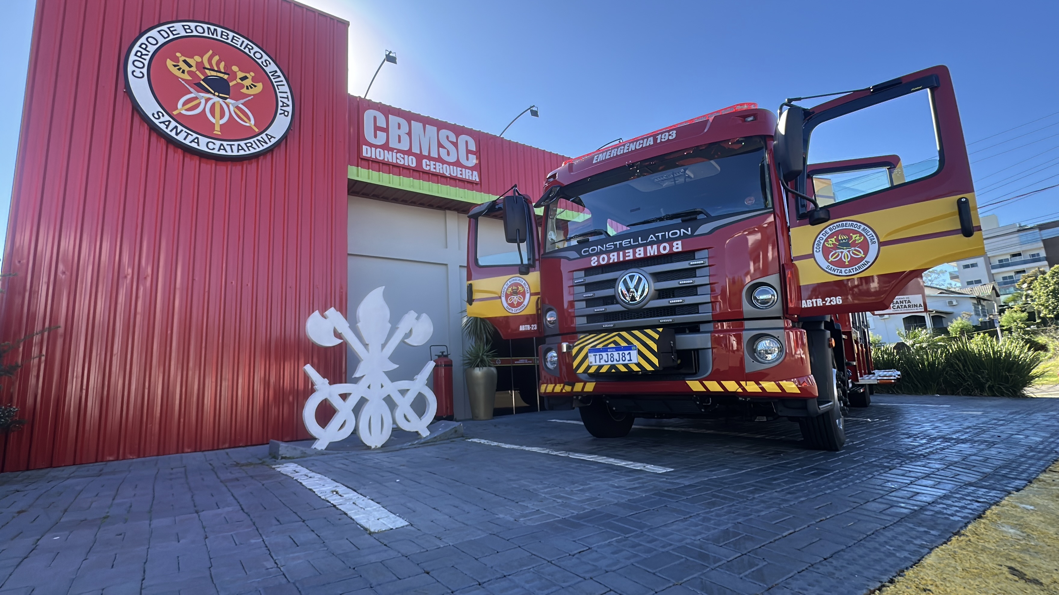 Corpo de Bombeiros recebe novo ABTR e reforça atendimento na região de fronteira