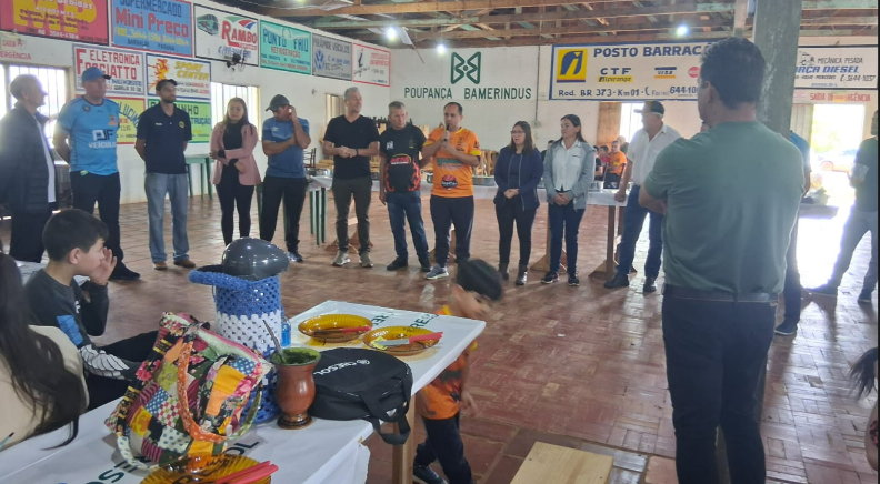 Taça Roque Rohr abre disputa de bochas com 10 equipes e homenagem a liderança comunitária