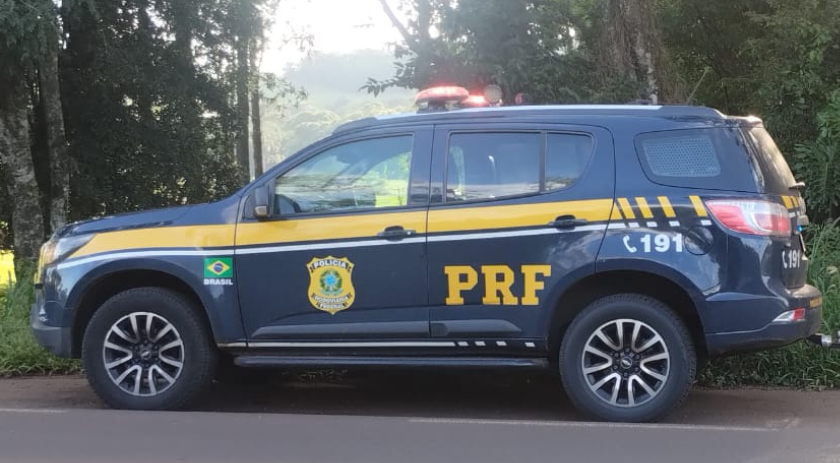 Caminhoneiro com mandado de prisão ativo é preso durante fiscalização da PRF