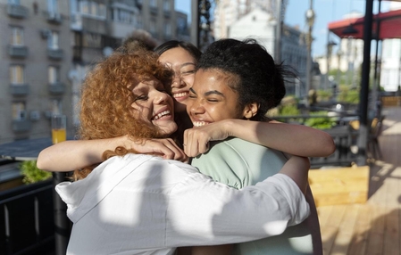 Amizade melhora saúde mental e ajuda a prevenir depressão, mostram estudos
