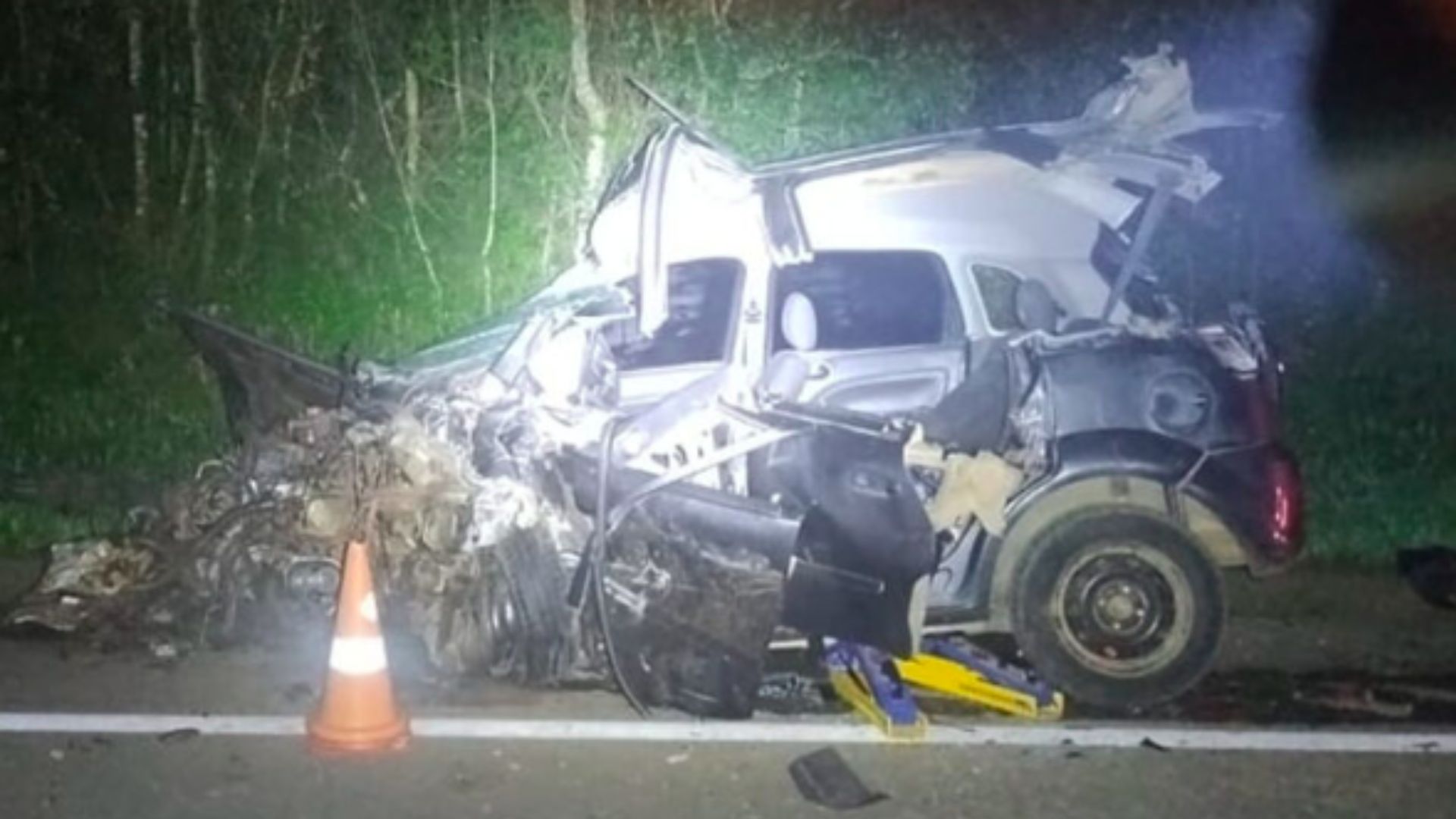 Carro invade contramão e mata jovem motorista em rodovia de SC