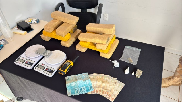 PM apreende 8kg de maconha e prende dois homens por tráfico