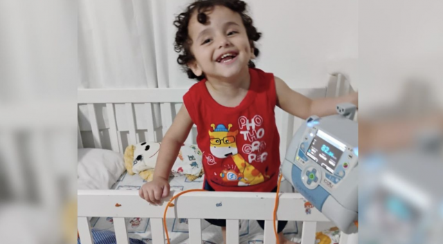 Menino de Chapecó vive com alimentação pela veia e tratamento supera R$ 270 mil por ano