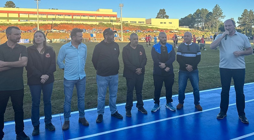 Administração inaugura a pista de atletismo do estádio Jacob Maran