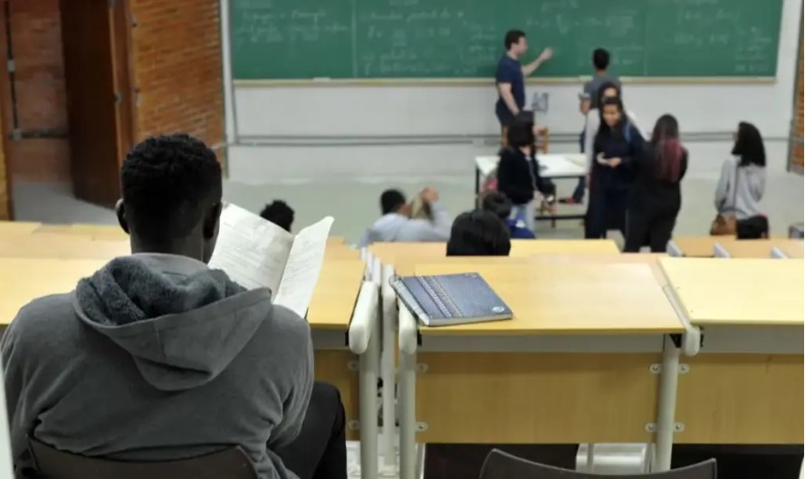 24% dos jovens do Brasil não trabalham nem estudam