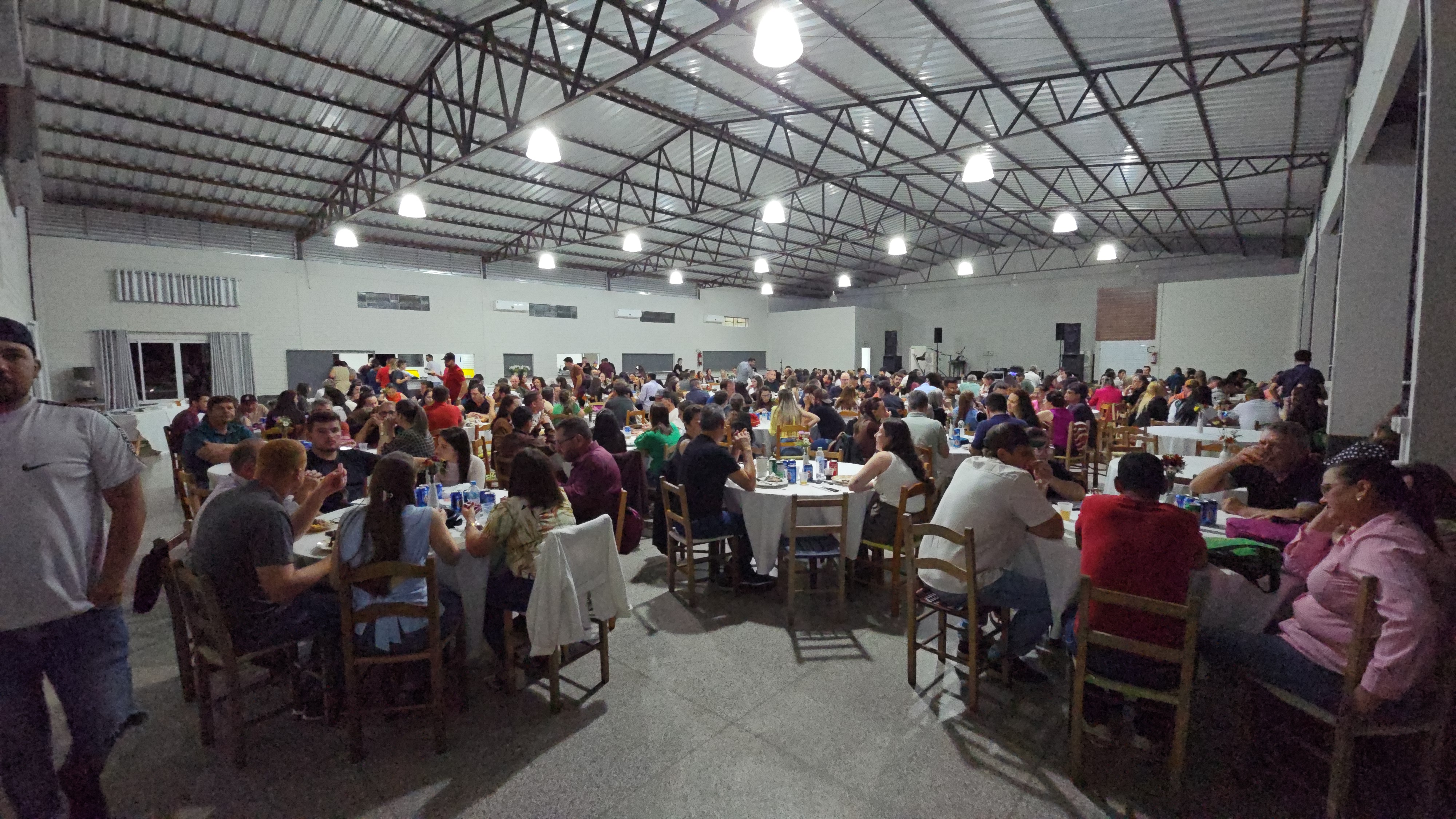 Jantar e palestra marcam homenagens aos professores e servidores públicos