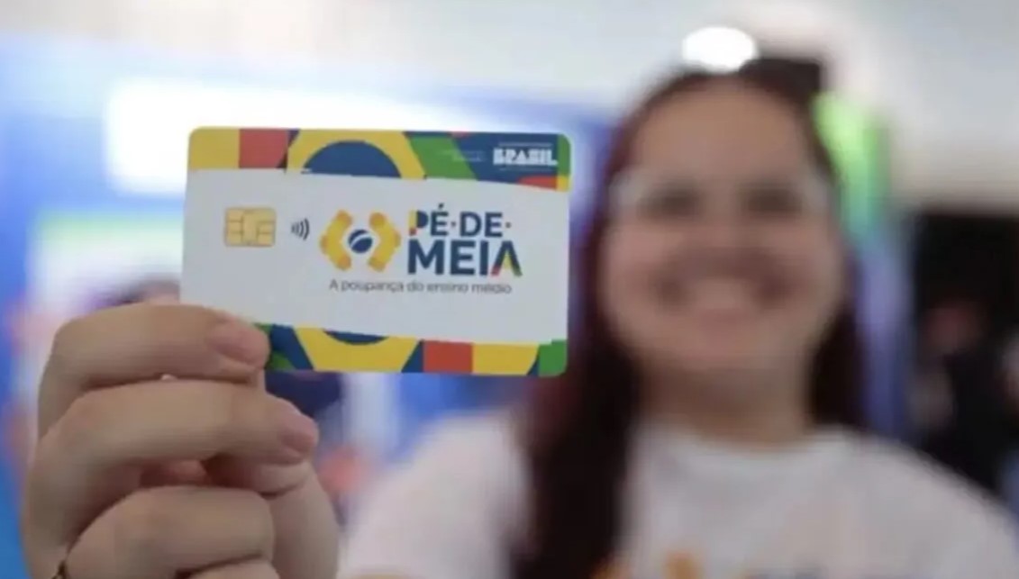 Pé-de-Meia universitário: Lula promete R$ 700 mensais e depósito extra de R$ 2,5 mil no fim do ano