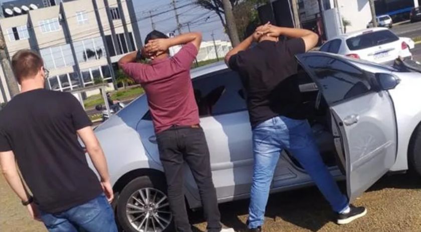 Trio é preso tentando aplicar golpe dentro de banco oferecendo terreno por R$ 180 mil, diz polícia