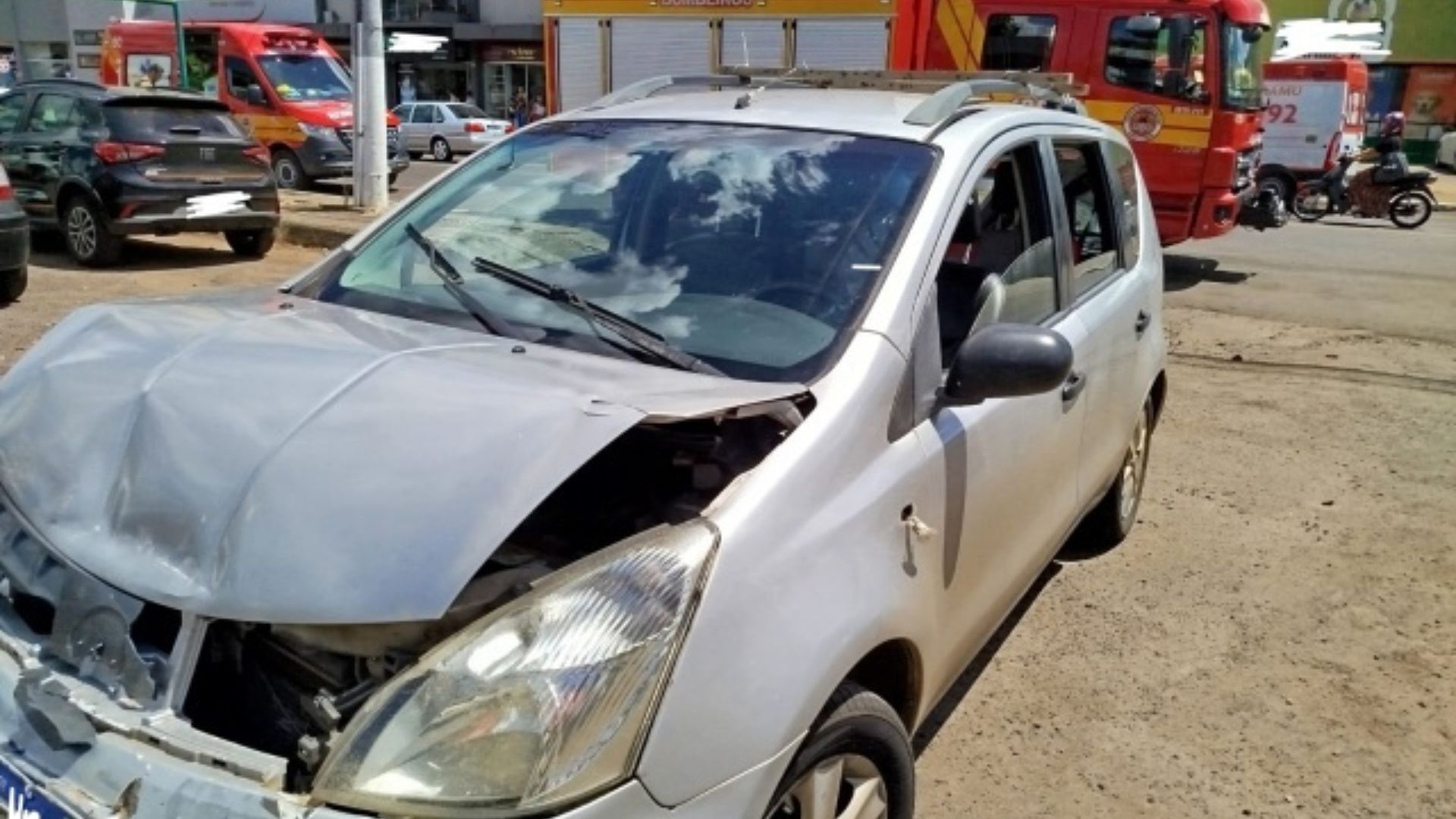 Acidente de trânsito com vítimas mobiliza Bombeiros e SAMU