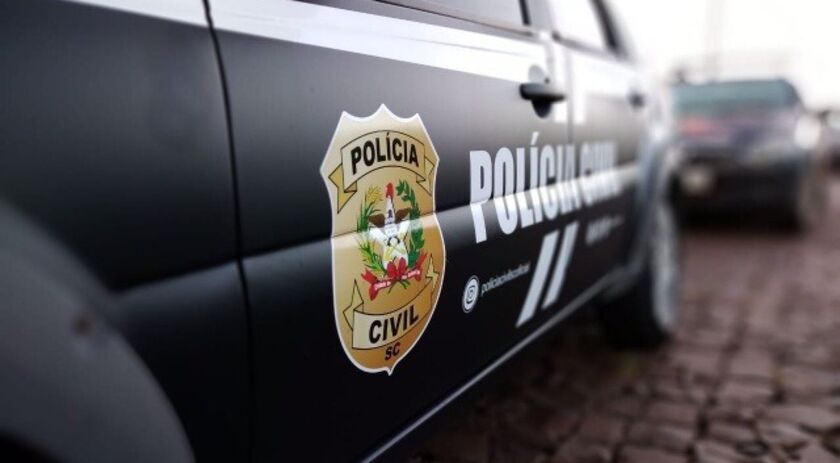 Operação policial prende suspeito de tráfico e cumpre mandados de apreensão