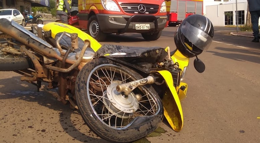 Motociclista fica ferido em colisão contra automóvel no centro de São José do Cedro