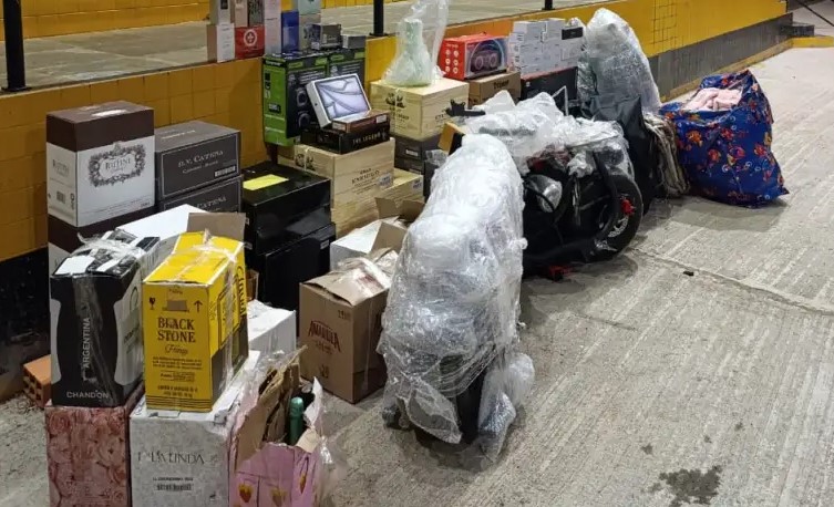 Fiscalização na PR-280 resulta em grande apreensão de mercadorias contrabandeadas