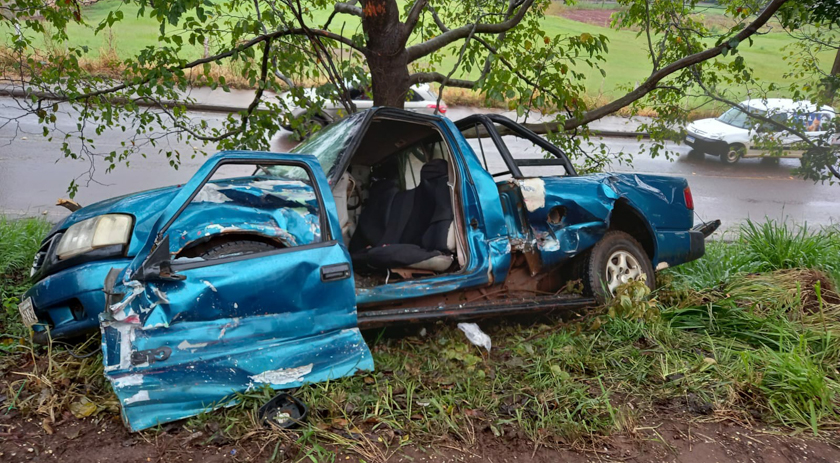 Colisão entre caminhão e caminhonete deixa feridos na tarde desta quinta-feira (06)
