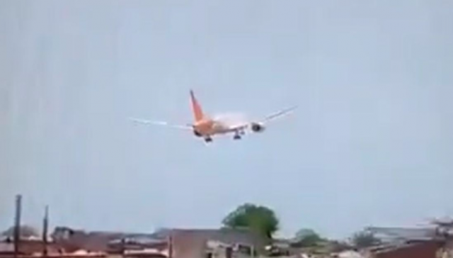 Avião cai na Índia com 242 passageiros após decolar para Londres