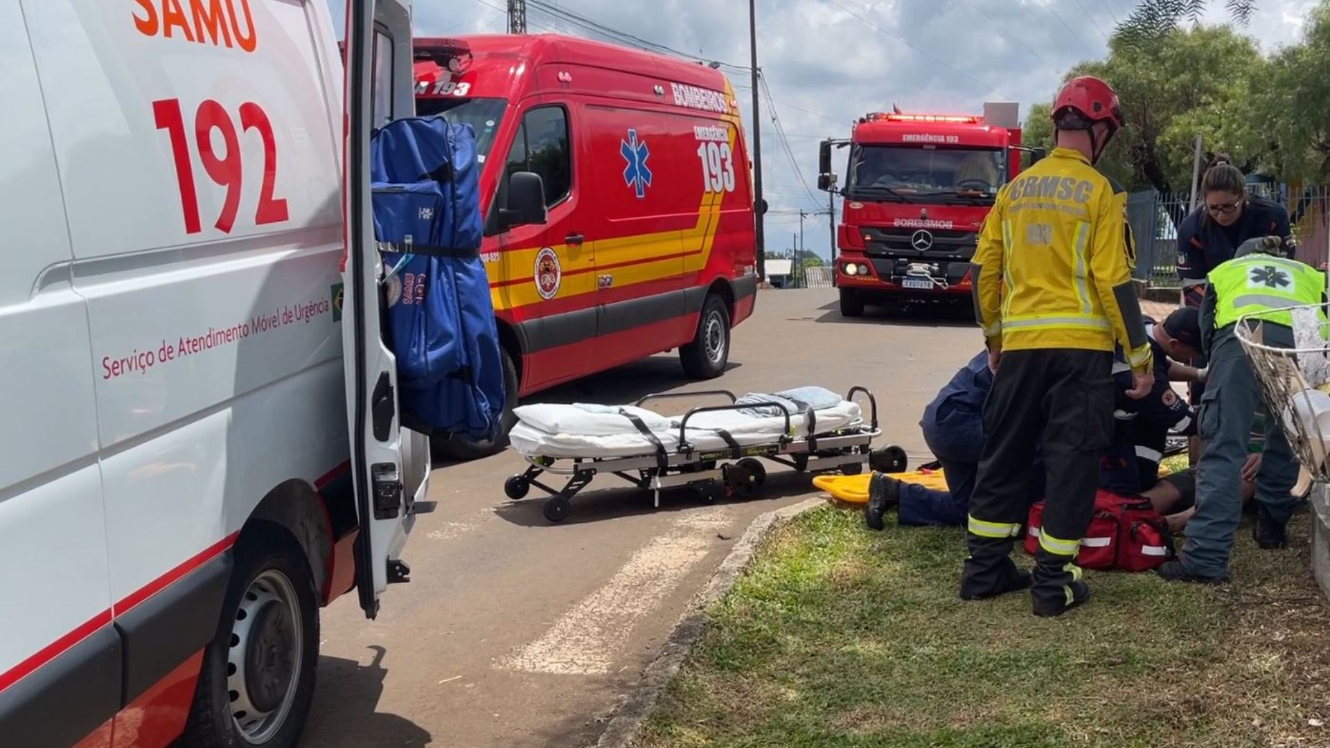Colisão entre carro e motocicleta deixa motociclista ferido no bairro Copasa